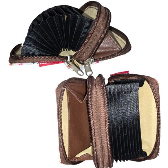 New Women’s Juniors Girl’s Unionbay Cat & Dogs Small Zip Around Wallet EUC - Picture 4 of 6